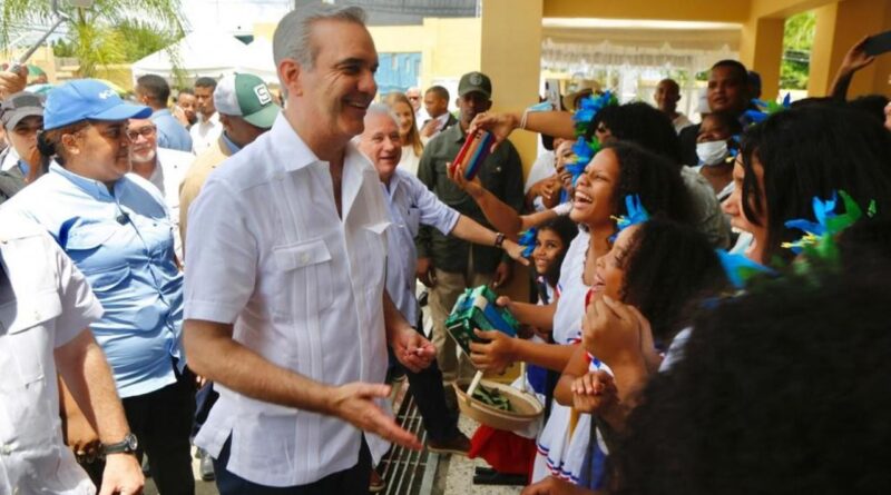 Abinader impulsa agenda en Gran Santo Domingo para jóvenes estudiantes