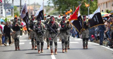 Abinader lidera desfile cívico