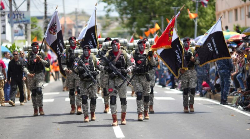 Abinader lidera desfile cívico