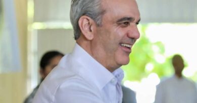 Abinader lidera graduaciones y entregas de títulos esta semana