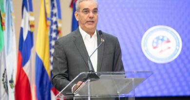 Abinader lidera simposio internacional y presenta decálogo policial