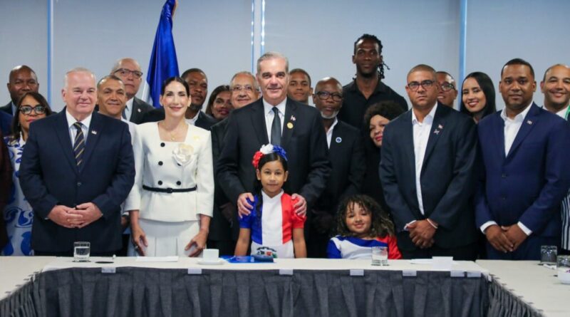 Abinader regresa a RD tras investidura de José Antonio Kast