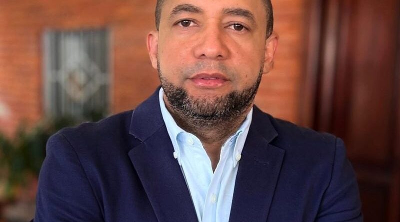 Arresto de creador de contenido genera controversia por difamación