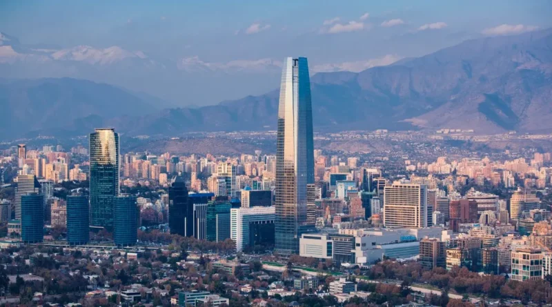 Aumenta prima de riesgo en Chile: déficit y petróleo impactan mercado