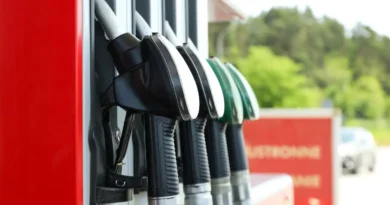 Aumento de precios de combustibles en Chile inicia este mes