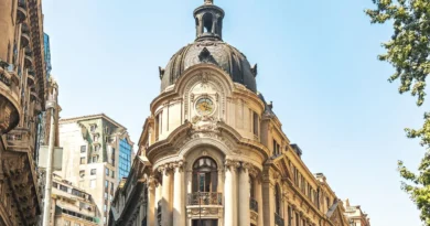Bolsa de Santiago se desploma por alza del petróleo y tensiones