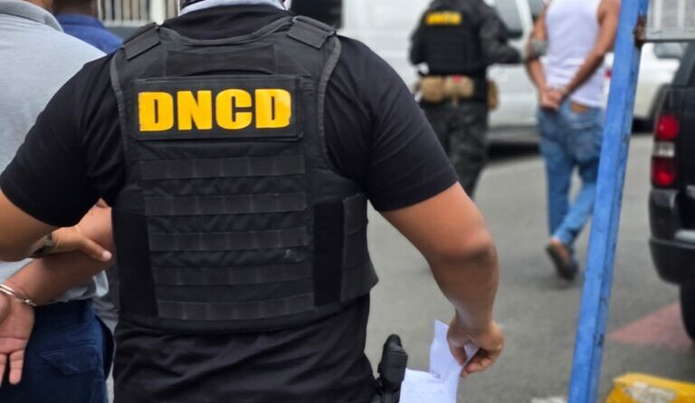 Cae red narco en el AILA: empleados implicados en 180 paquetes