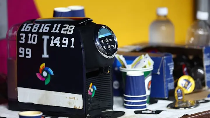 Cafetera del Clásico Mundial de Béisbol se subasta por $16,510