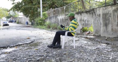 Calle 16 de Villa Aura: vecinos demandan solución urgente