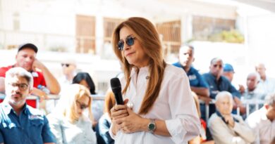 Carolina Mejía responde a peticiones de Los Pinos sin desespero