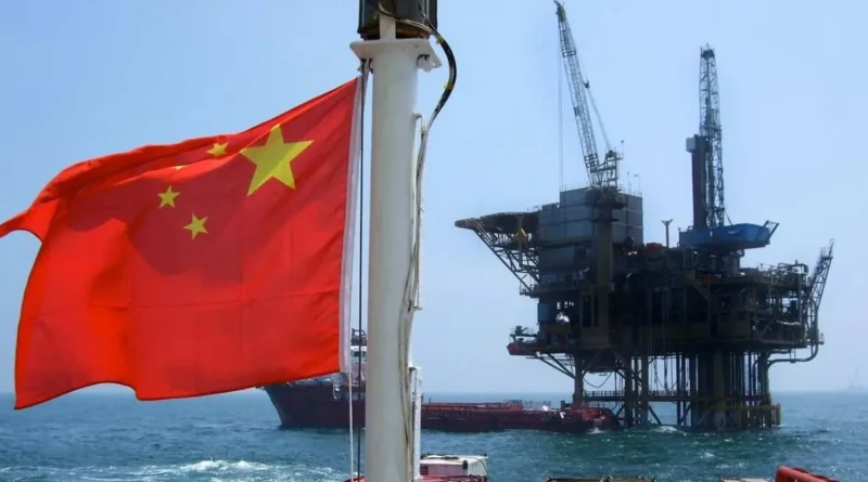 China frena aumento de combustible ante disparada del petróleo