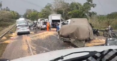 Cinco heridos en colisión de camiones y motor en Santo Domingo