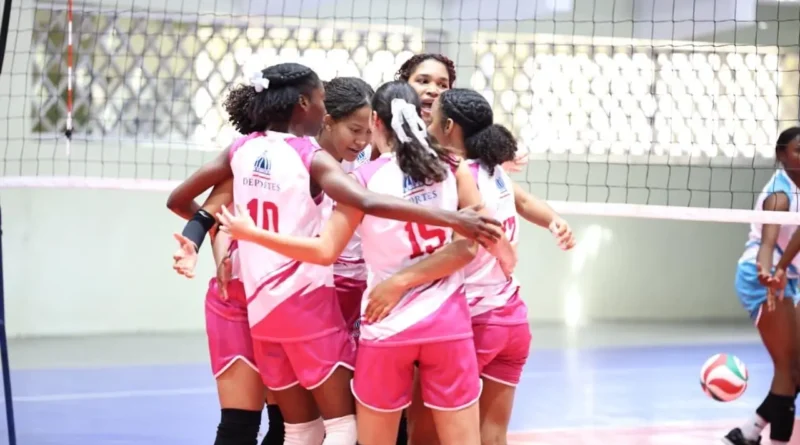 Distrito Nacional domina a La Vega en voleibol femenino