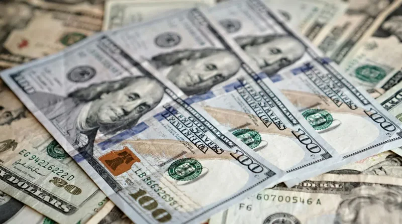 Dólar en Chile sube a $914,2 y Brent alcanza US$85,4 por guerra