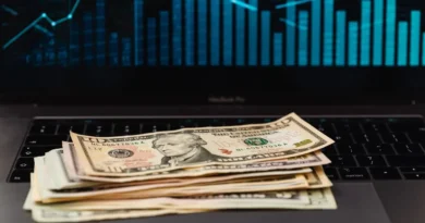 Dólar en Chile supera $920 mientras cobre y Brent suben