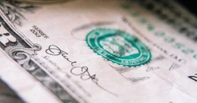 Dólar se dispara a $917.9 por inflación y petróleo en EE.UU.