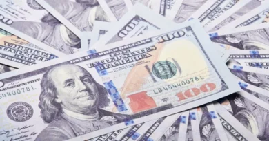 Dólar se dispara a más de $920 por precio del petróleo arriba de US$100