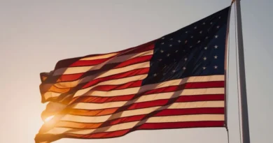 Estados Unidos reduce pronóstico de crecimiento y enfrenta riesgos