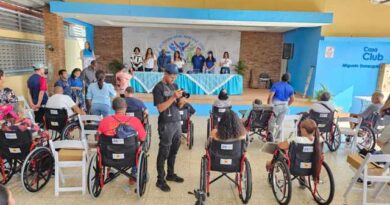 Fundaciones Wheelchair y Cruz Jiminián donan sillas en Puerto Plata y Santiago