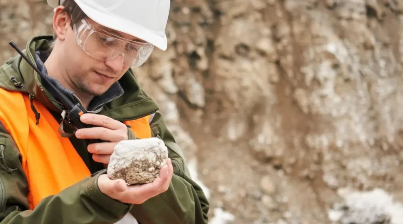Geólogos en minería: 8 vacantes para experiencia en faena y geotecnia
