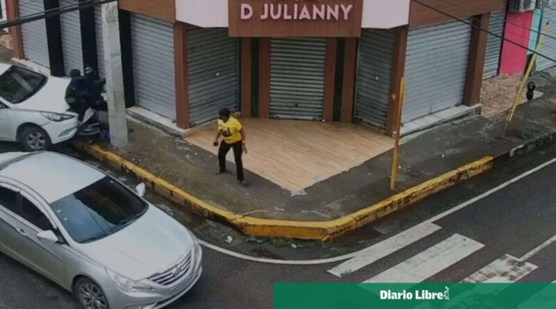 Hombre choca su carro contra asaltantes; piden ayuda para reparar