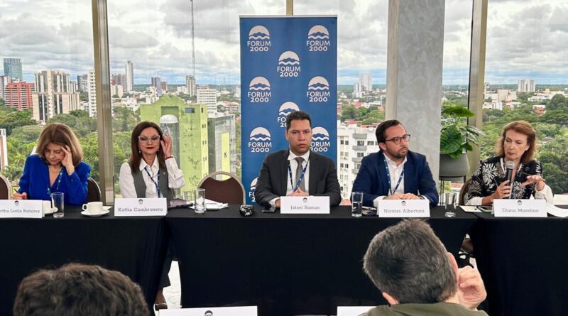 Jatzel Román impulsa alianzas estratégicas en foro de Bolivia