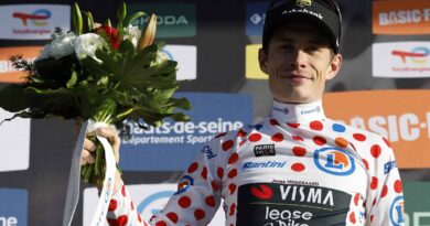 Jonas Vingegaard, doble campeón del Tour, triunfa en París