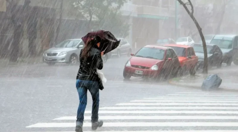 Lluvias persistirán este martes por influencia de vaguada