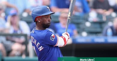 McCutchen se disculpa con fan tras su primer jonrón con Rangers