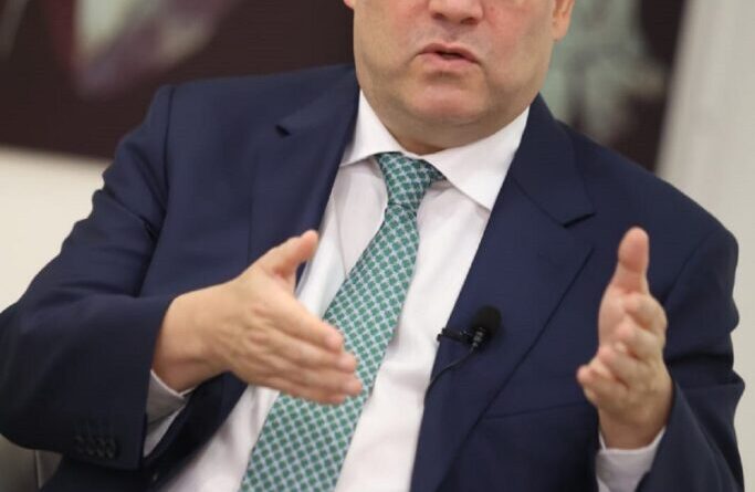 Ministro de Industria y Comercio alerta sobre fin de subsidios a combustibles