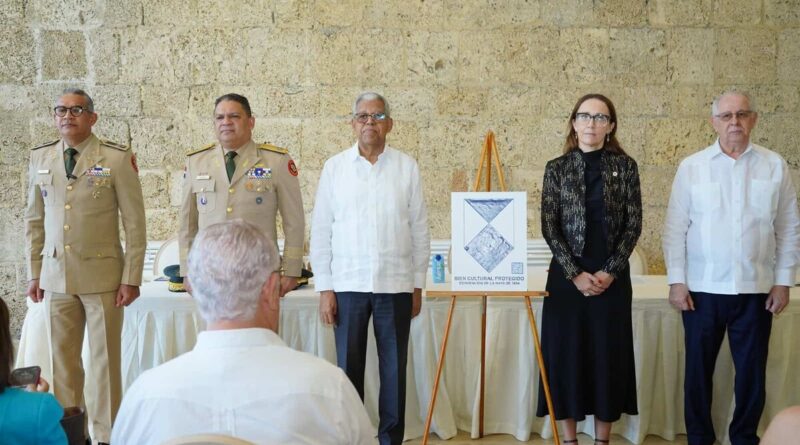 Mirex rinde homenaje a Montesinos con el Escudo Azul