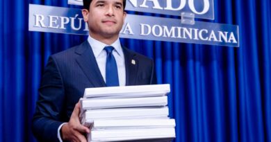 Omar Fernández promueve eliminar impuesto a préstamos hipotecarios