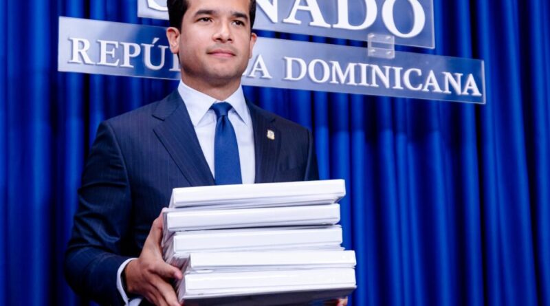 Omar Fernández propone eliminar impuesto a préstamos hipotecarios