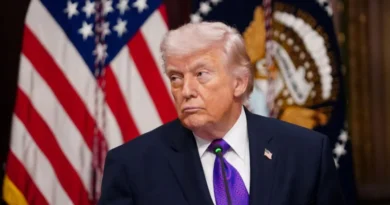 Trump levanta sanciones petroleras para estabilizar precios globales