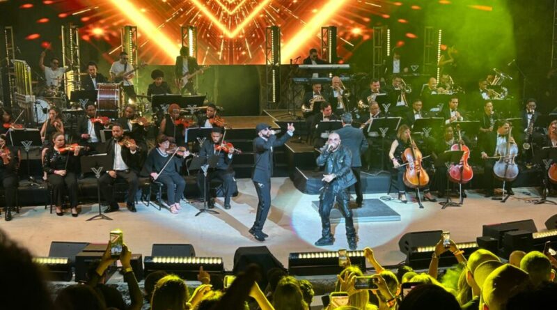 Yandel brilla en Altos de Chavón con concierto sinfónico lleno