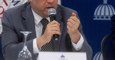Yayo Sanz Lovatón impulsa ofensiva contra comercio ilícito en RD