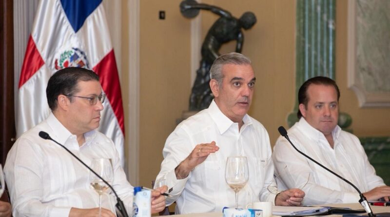 Abinader asegura que combustibles mantendrán precios esta semana