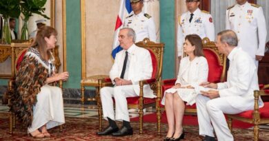 Abinader da la bienvenida a seis nuevos embajadores en el país