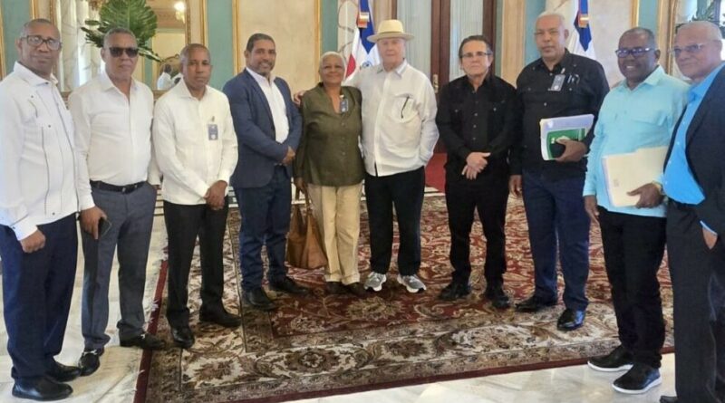 Abinader promete resolver reclamos de ANPA en tres semanas