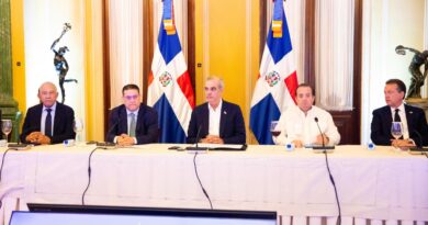 Abinader se reúne con comerciantes para abordar precios de alimentos