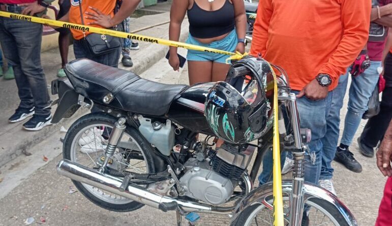 Accidente en Los Cacaos: mujer muere y hombre resulta herido