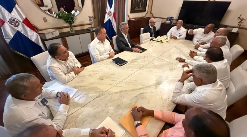 Acuerdo entre autoridades y productores para fortalecer arroz dominicano
