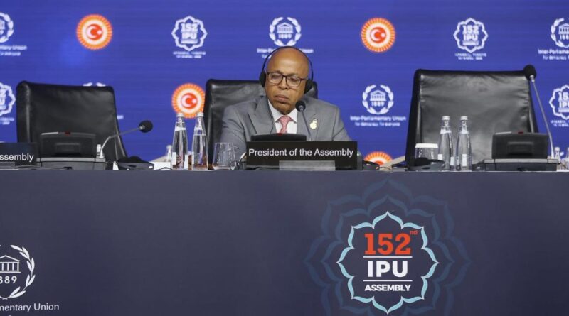 Alfredo Pacheco hace historia como primer dominicano en UIP