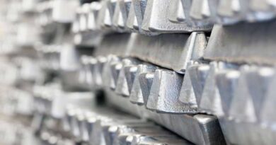 Aluminio en crisis: déficit de 2 millones de toneladas para 2026