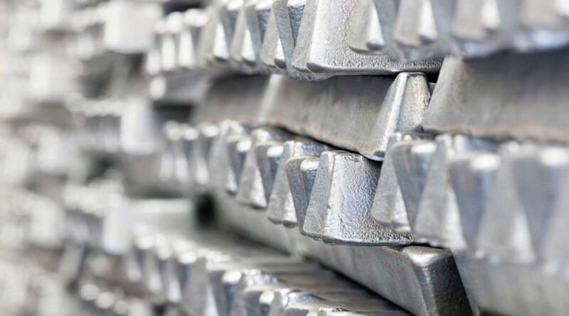 Aluminio en crisis: déficit de 2 millones de toneladas para 2026