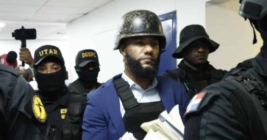 Aplazan medida de coerción a fiscal acusado de soborno de 10 mil