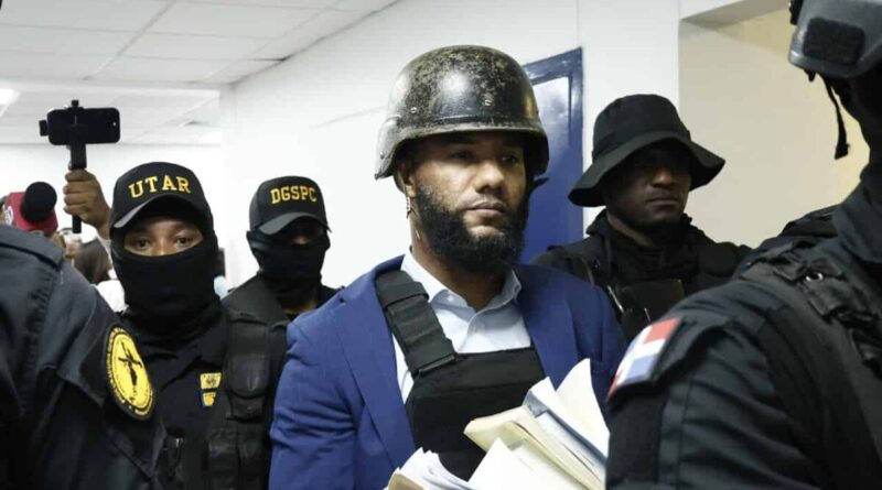Aplazan medida de coerción a fiscal acusado de soborno de 10 mil