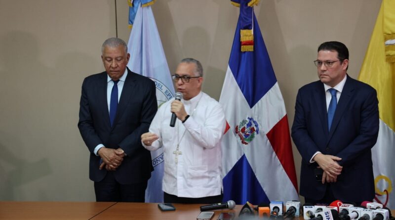 Arzobispo de Santiago tilda de vergonzosa la violencia de motoristas