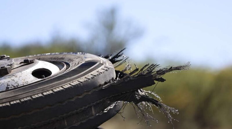Autobús volcado en circunvalación de Baní deja un muerto