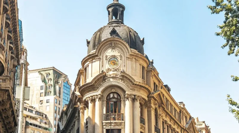 Bolsa chilena repunta tras feriado y propuesta de tregua de 45 días
